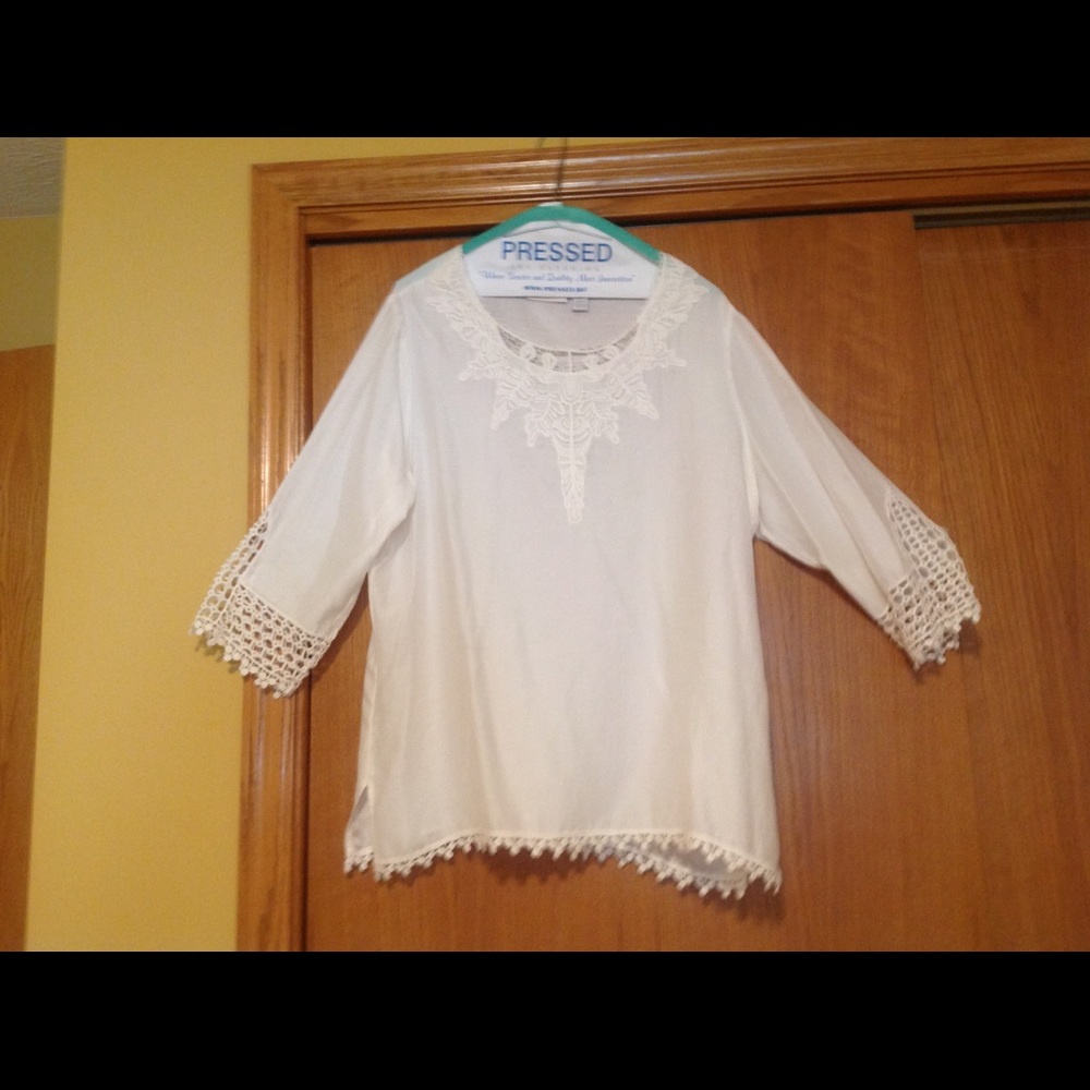 Chico's Sz 2 top white w/ sleeve &neck detail.